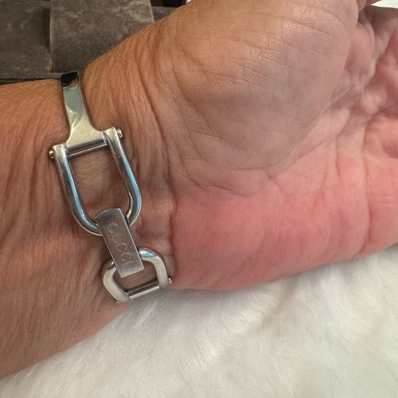 Authentic Gucci Watch 1500L Silver - Picture 7 of 8